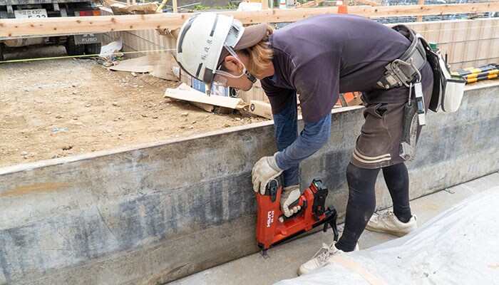 BX 4-22によるセパ留め施工