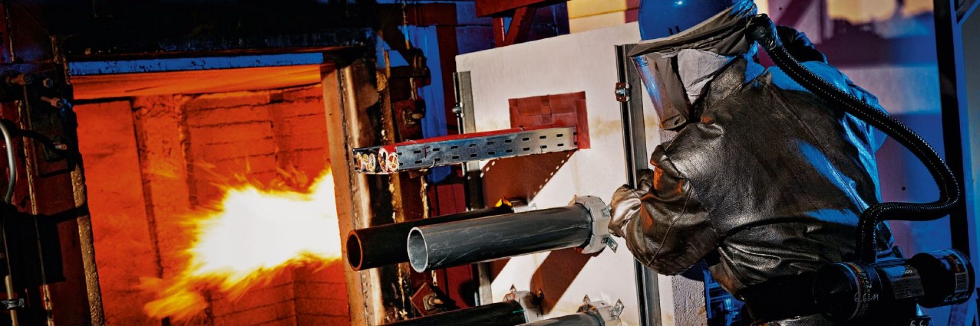 변위와 화재에 견딜 수 있는 방화 시스템