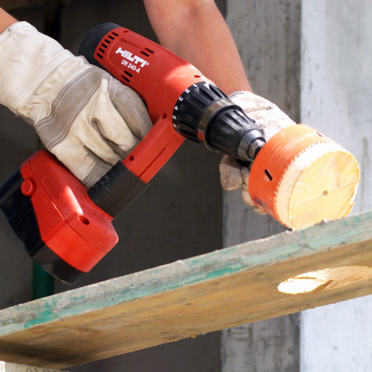 UH 240-A Battery hammer drill  Hole saw drilling into wood, gypsum board