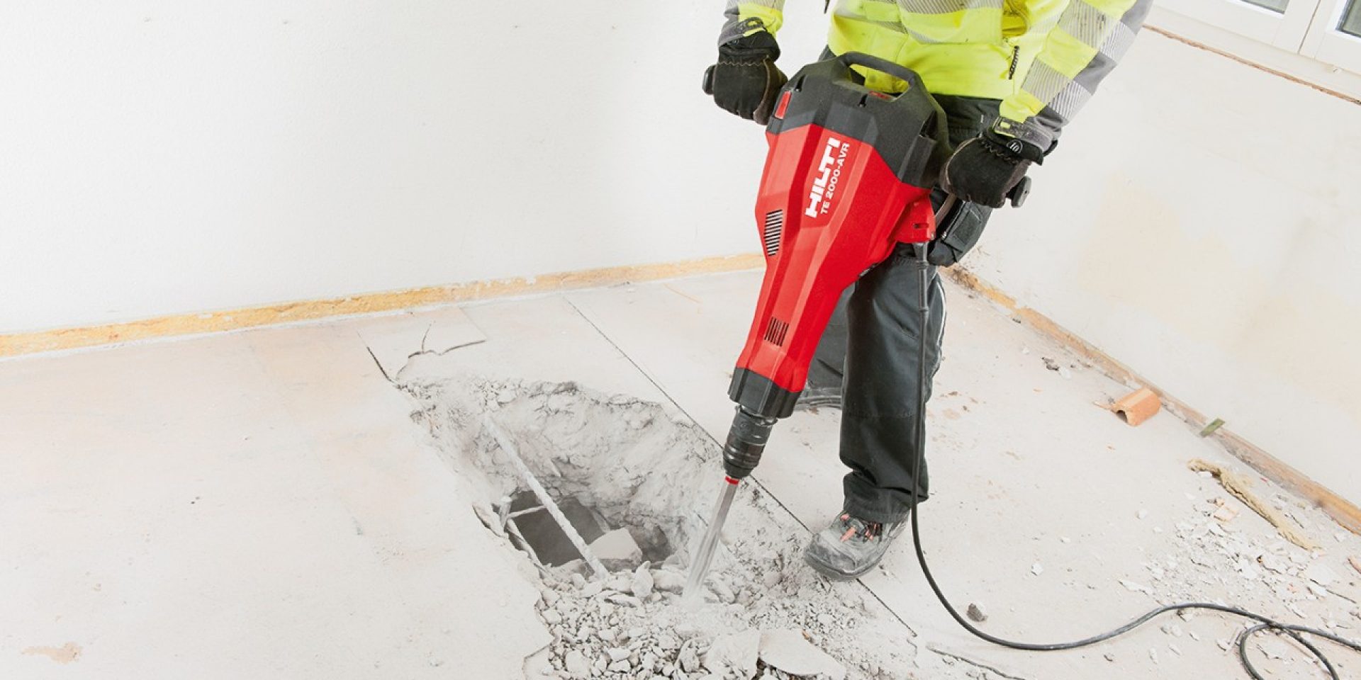 Hilti TE 200-AVR to break concrete and remove heavy floor tiles