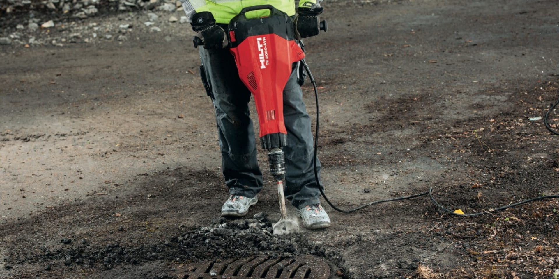 Hilti TE 2000-AVR to cut through asphalt