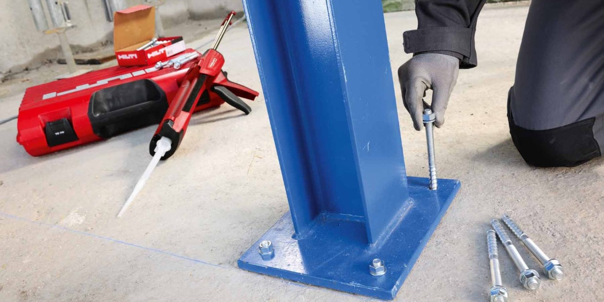 Hilti injectable mortar HIT-HY 200 on baseplate application