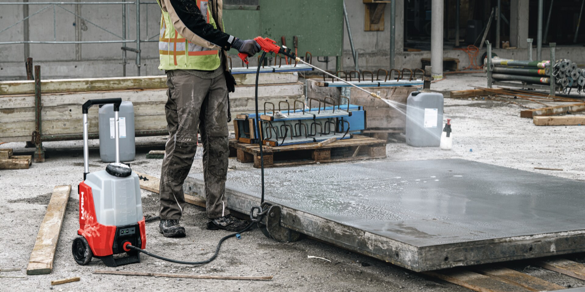 Pulvérisateur sans fil avec cuve de 15 l, pour la pulvérisation d’huile de décoffrage ou d’eau pour le contrôle de la poussière de silice.