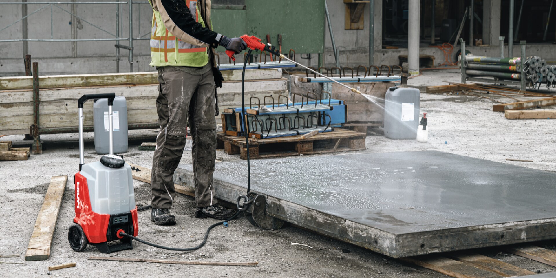 Accu-aangedreven vernevelaar met 4-gallon (15 liter) tank, voor het sproeien van losmiddelolie of water voor silicastofcontrole