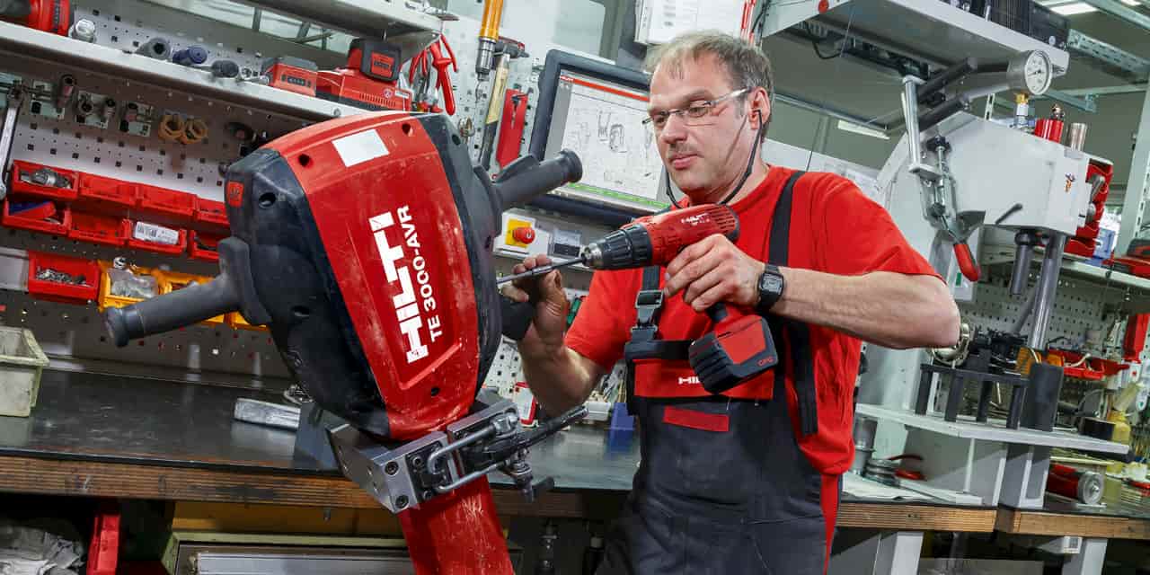 Réparation d'un burineur au SAV Hilti