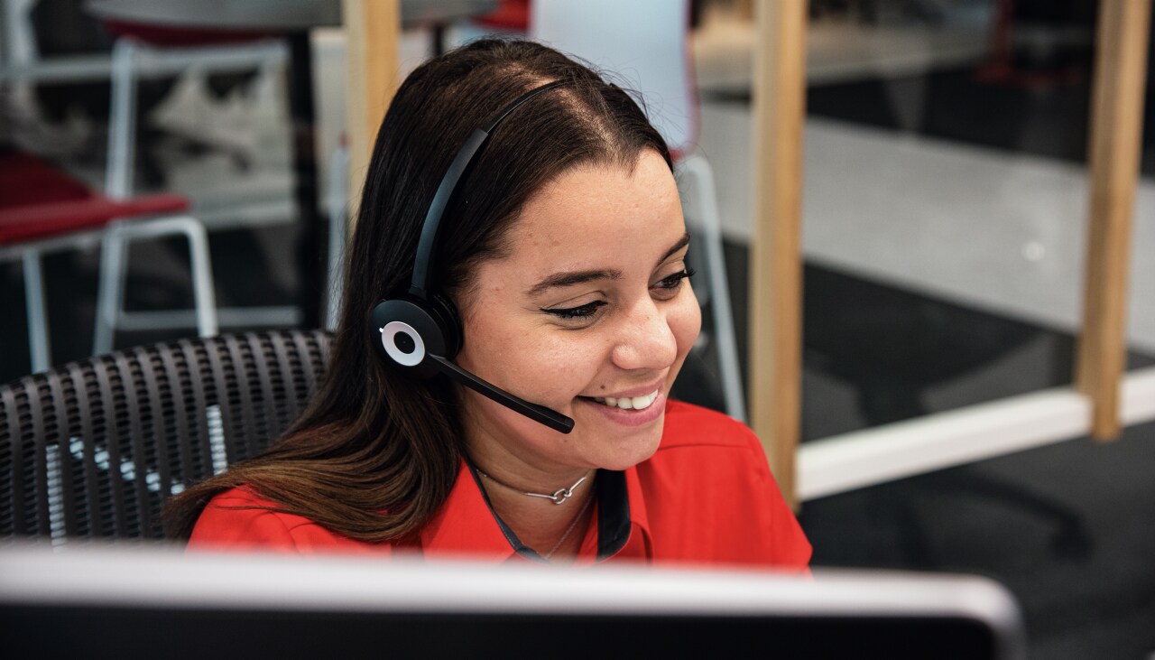 Giovane dipendente Hilti al servizio clienti