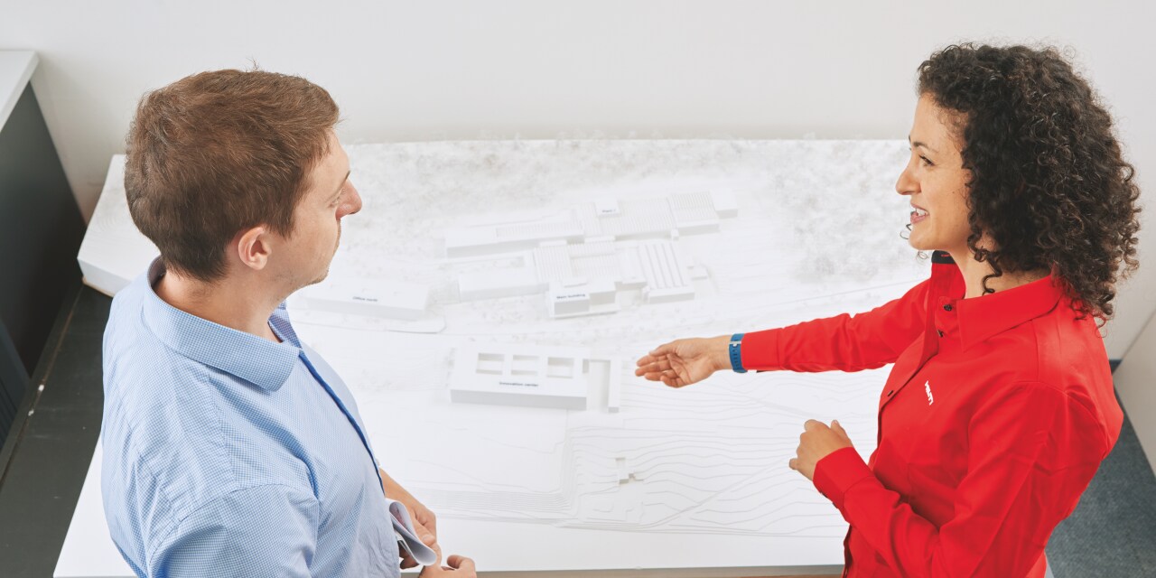 Due ingegneri Hilti lavorano insieme al design BIM