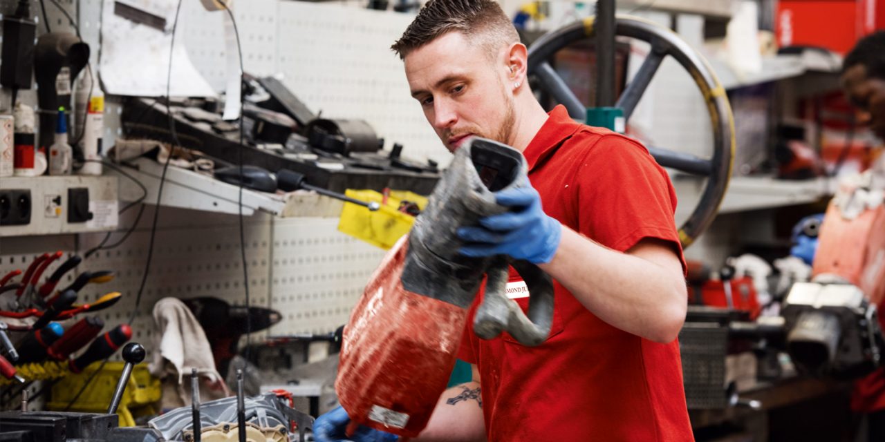 Naprawa młota dłutującego