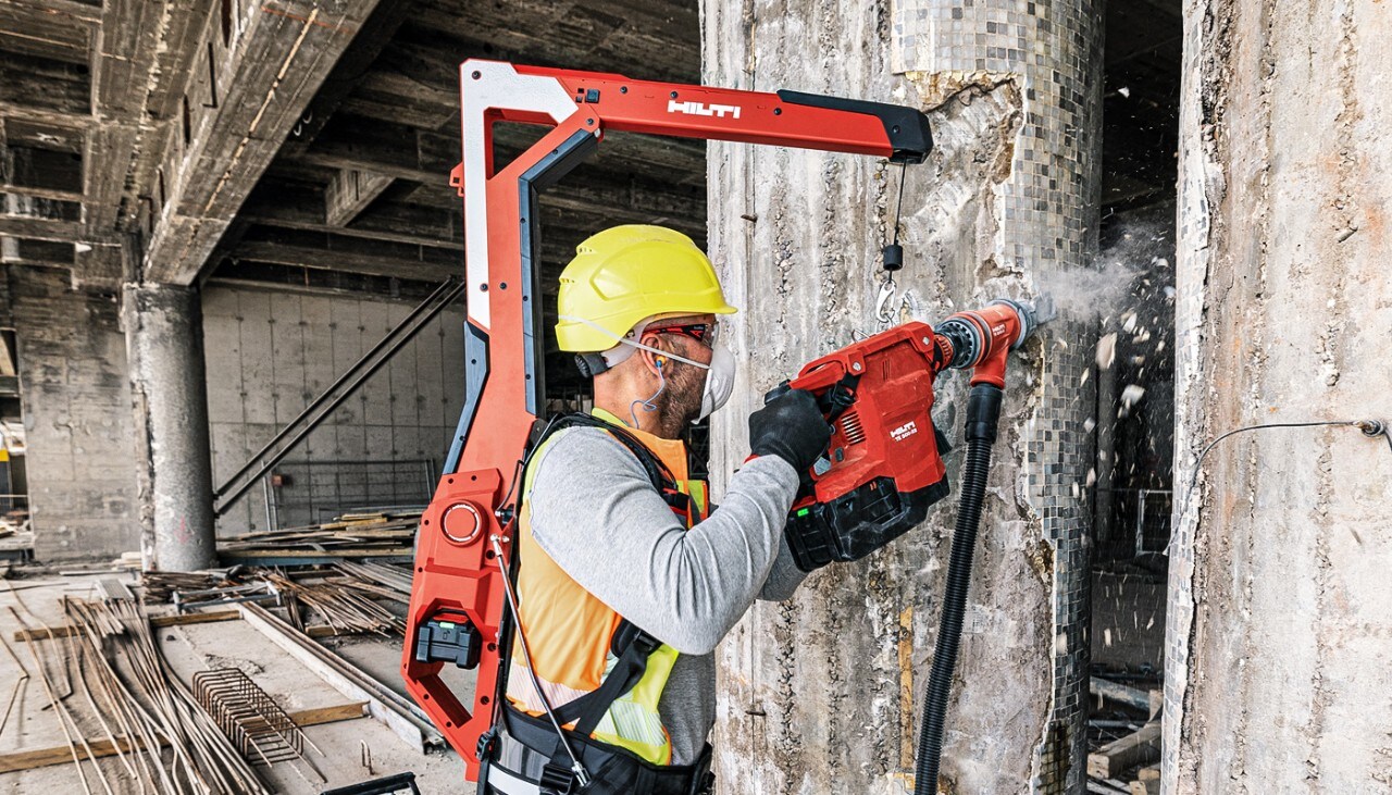 Ilustracja: Lekka konstrukcja przypominająca plecak zapewniająca większą elastyczność na placu budowy