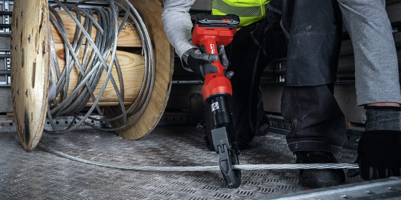 Elektryczne cięcie kabli z NCT 45 S-22