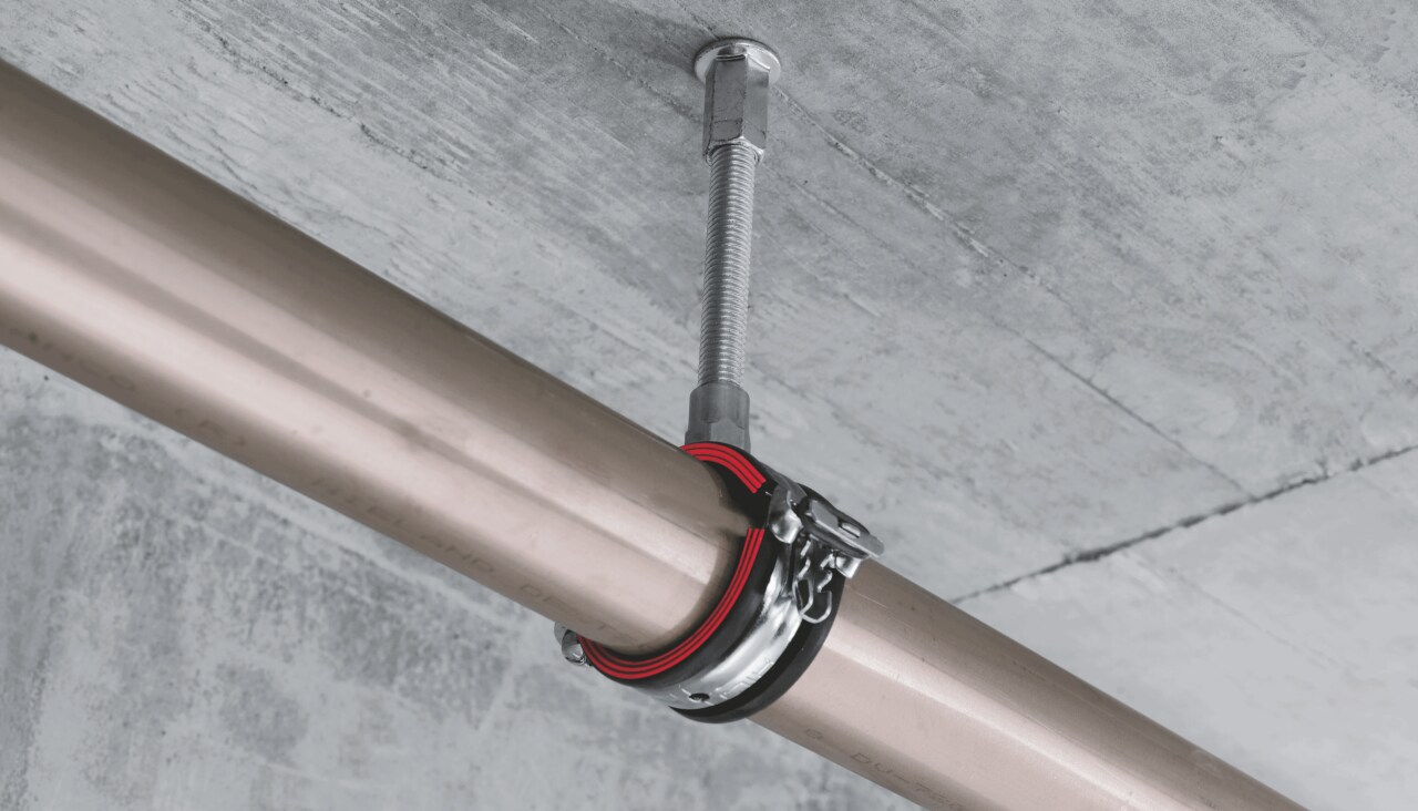 Mocowanie rur do betonowego sufitu