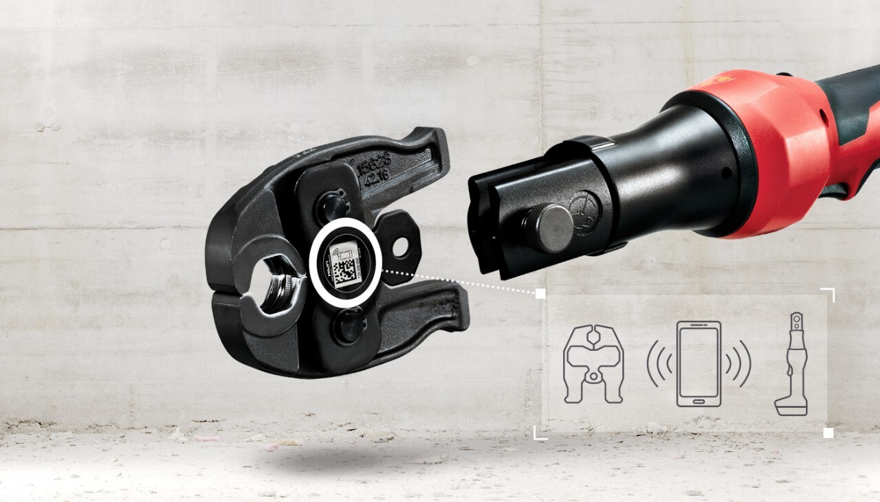 Wymiana pierścieni zaciskowych w akumulatorowej zaciskarce do rur w ramach usługi zarządzania flotą Hilti  