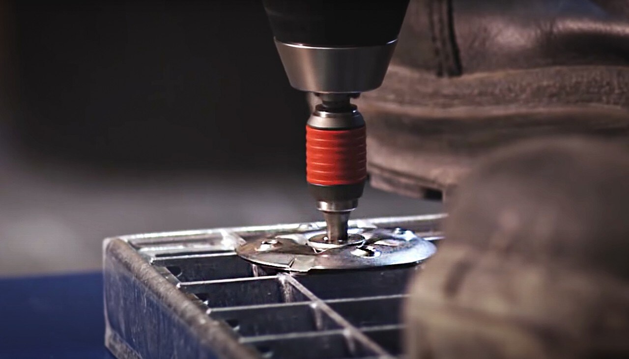 Temat filmu: Kołki gwintowane