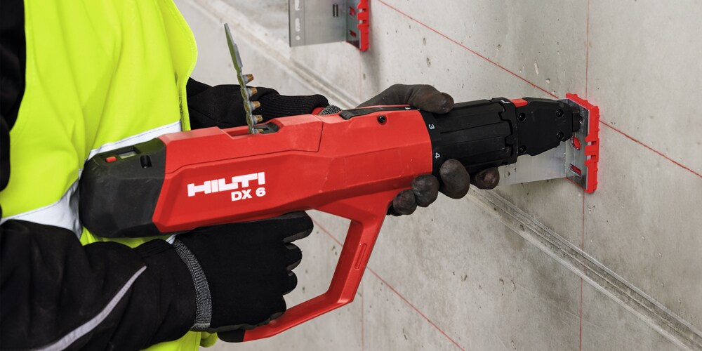 Mocowanie konsoli za pomocą narzędzia do ustawiania śrub Hilti DX 6