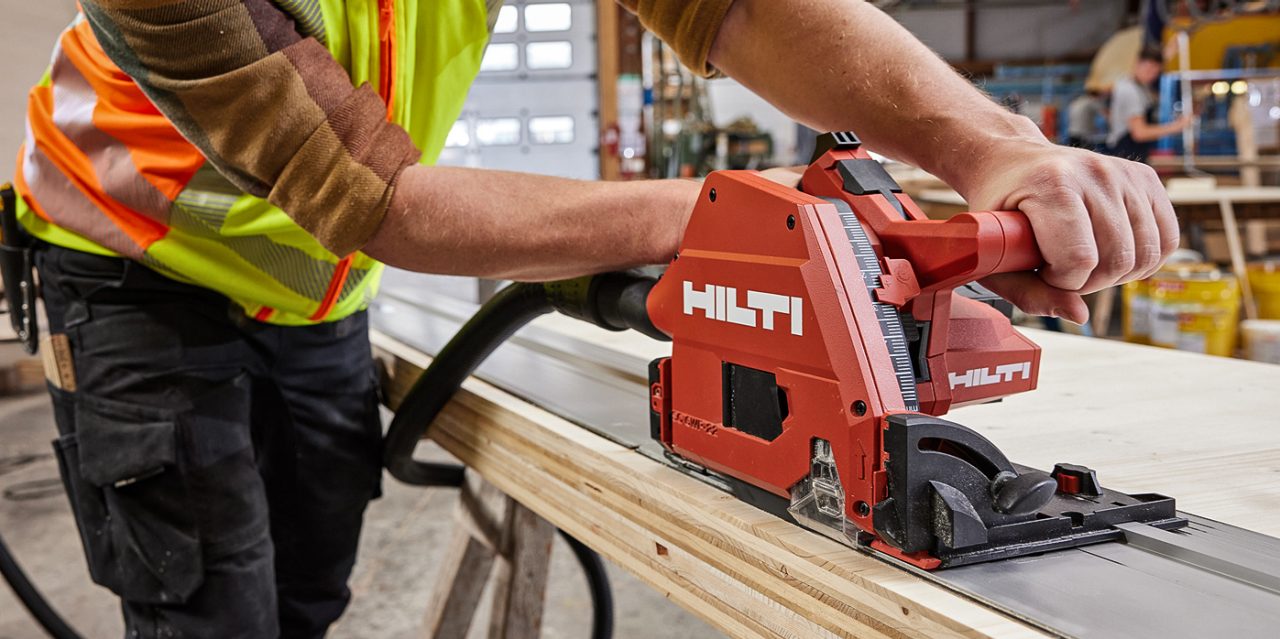 Sposób stosowania zagłębiarki bezprzewodowej SC 6WP-22 i odkurzacza bezprzewodowego VC 4X-22