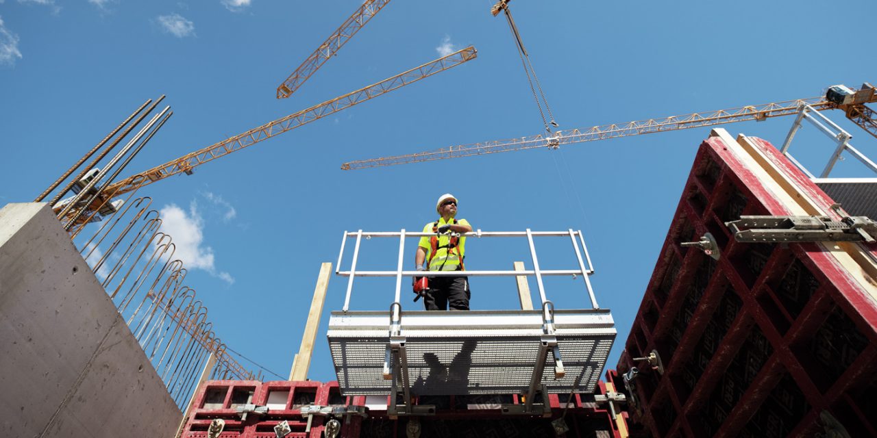 Prace wyburzeniowe z użyciem TE 2000-22