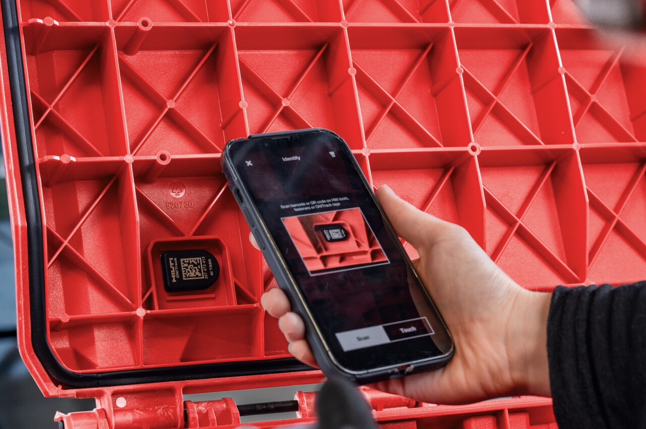 Phone scanning ON!Track tag on Prokit case