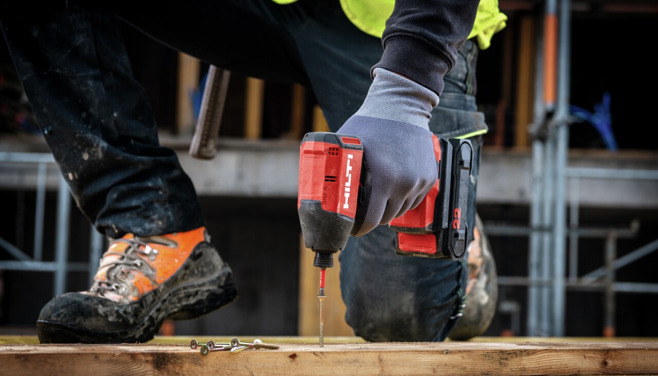 БЕЗКАБЕЛНИ УДАРНИ ВИНТОВЕРТИ