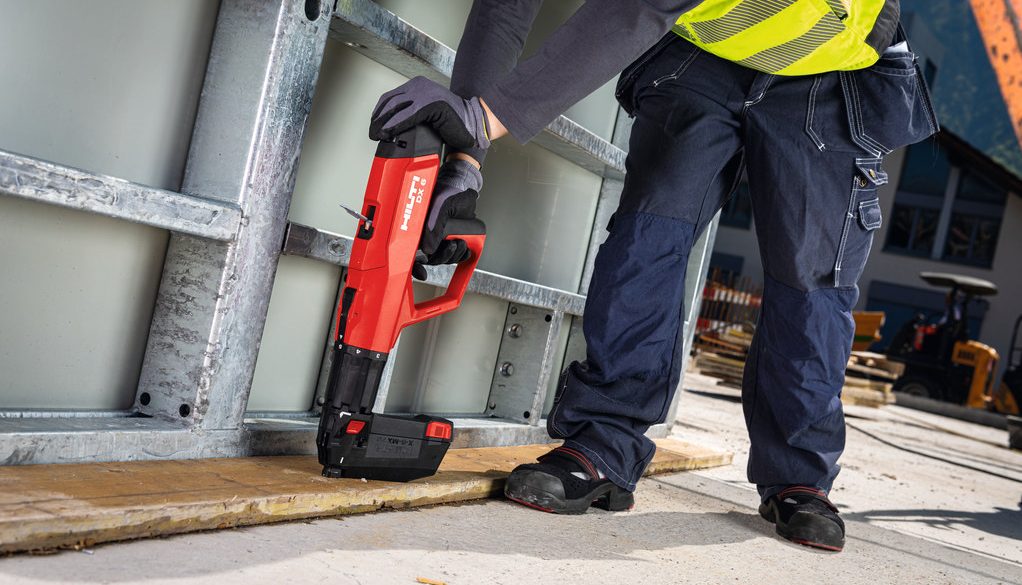 Pistol cu capse Hilti