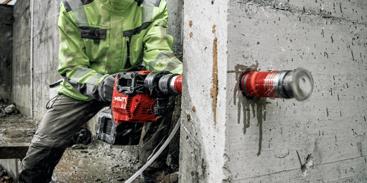 Burghiu DD 150-U-22 pe acumulator