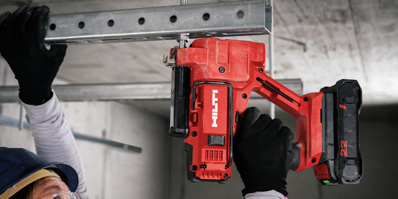 STR 4-22 Cesoia per barre filettate a batteria