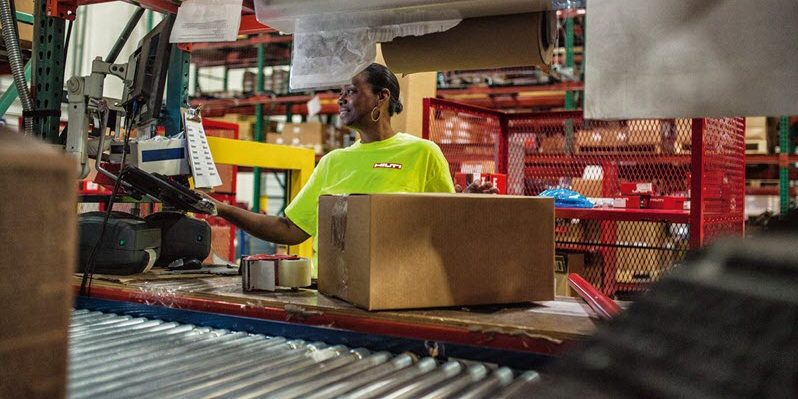 Krabice a nosníky na paletě