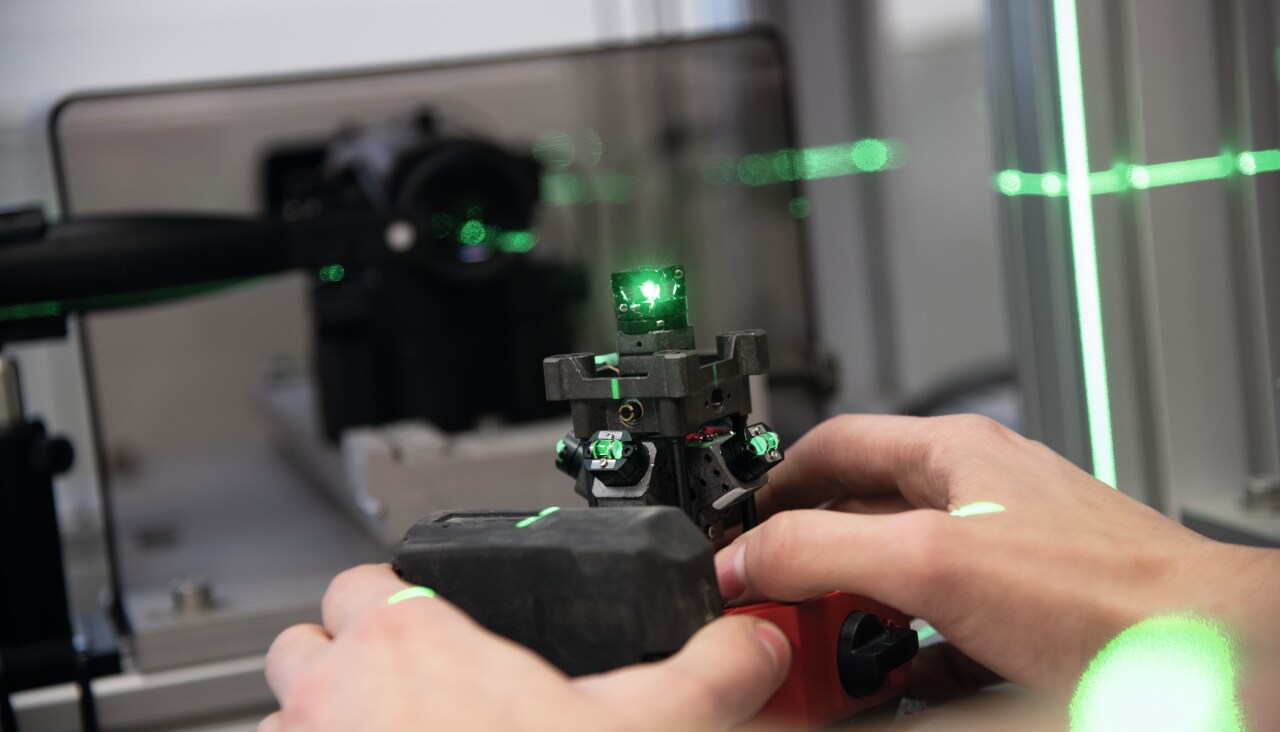 Práca na overení presnosti lasera Hilti