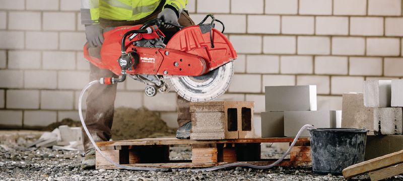 DSH 900-X Gas cut-off saw (400 mm) Powerful, easy-start 87 cc gas cut-off saw with auto-choke – max. blade diameter 400 mm for cutting depth up to 150 mm Applications 1