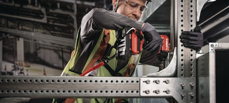MT-C-GL HA OC Angle bracket Semi-adjustable and braced angle bracket, for heavy-duty MT box profiles with 3D loading in moderately corrosive environments Applications 1